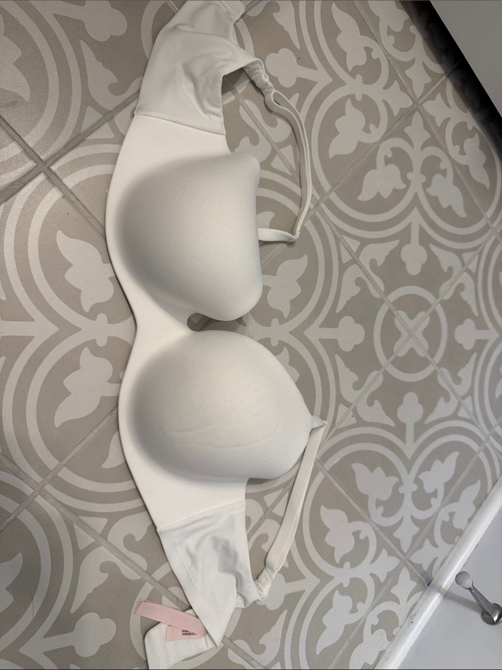 Victoria's Secret White Lined Demi Bra. Washed never worn